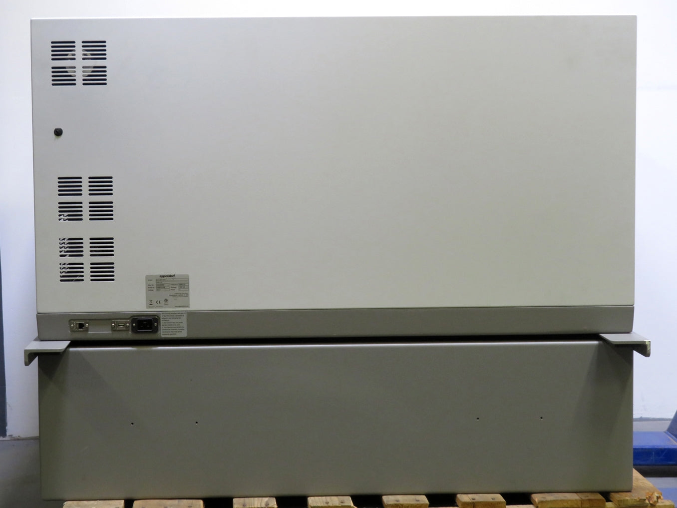 Eppendorf Innova S44i Incubator Shaker