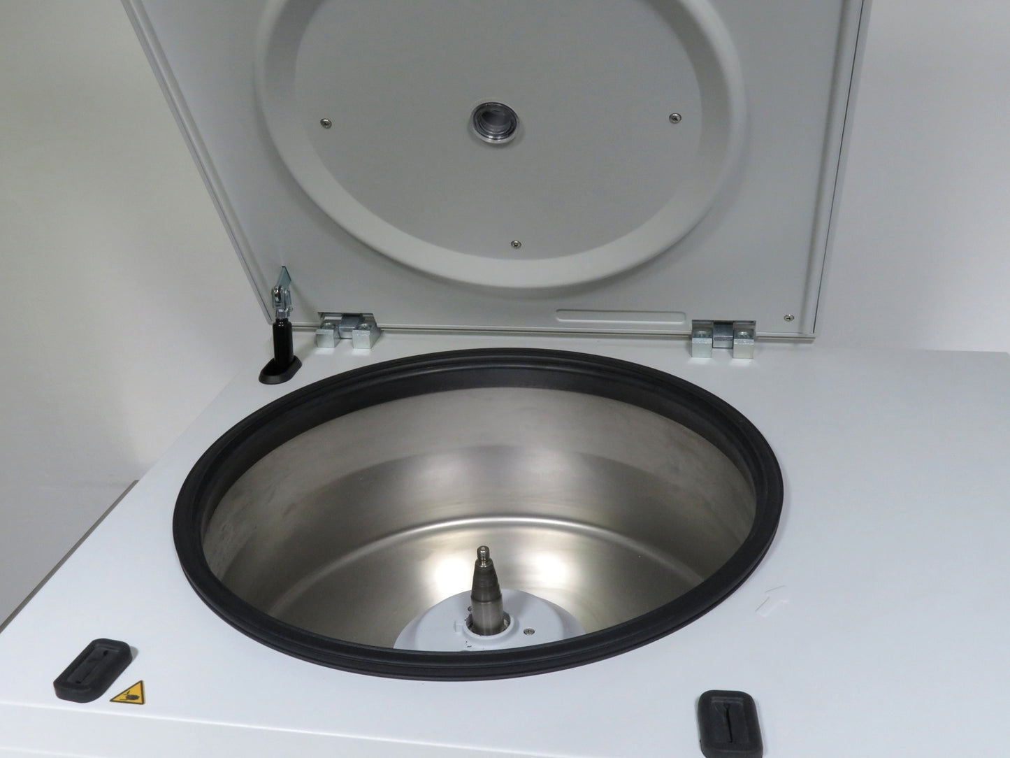 Eppendorf 5810R Refrigerated Centrifuge (20 AMP)