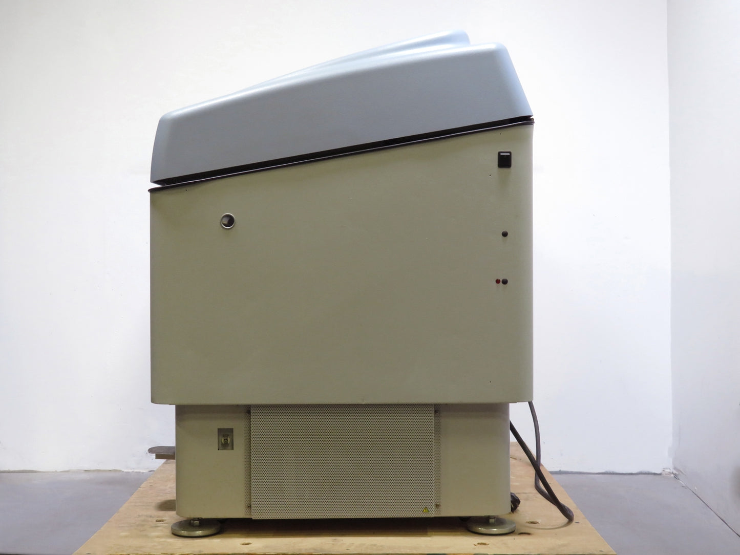 Barnstead Lab-Line MaxQ 5000 Refrigerated Incubator Shaker