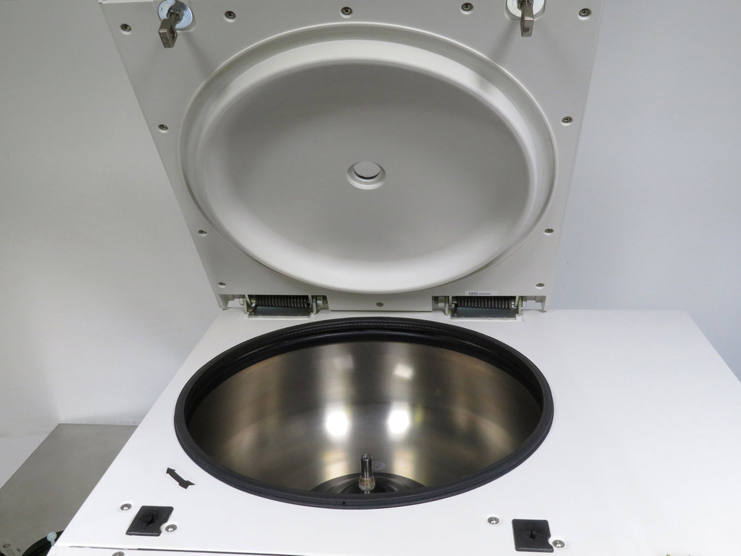 Beckman Coulter Avanti J-15R Refrigerated Centrifuge