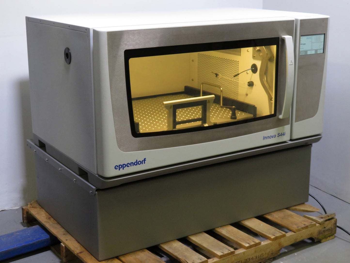 Eppendorf Innova S44i Incubator Shaker