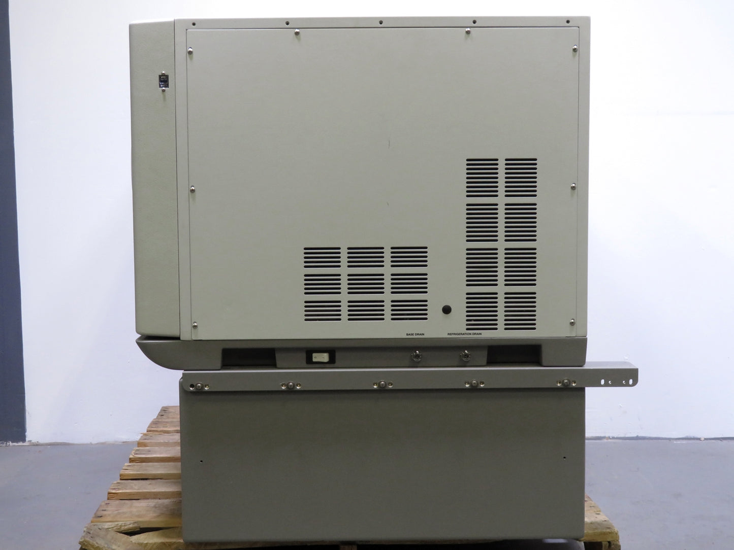 Eppendorf Innova S44i Incubator Shaker