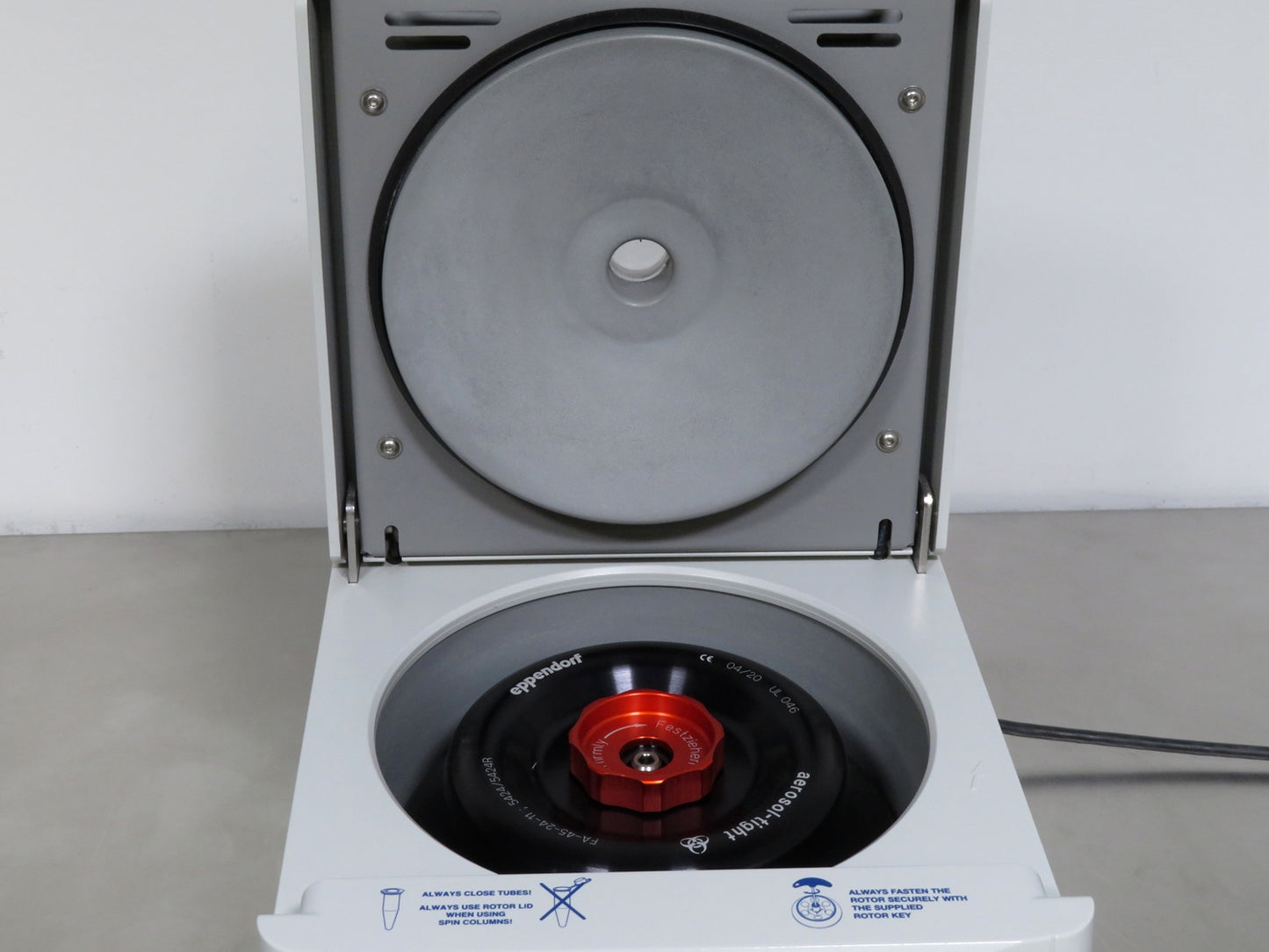 Eppendorf 5424 Centrifuge w/ Digital Display