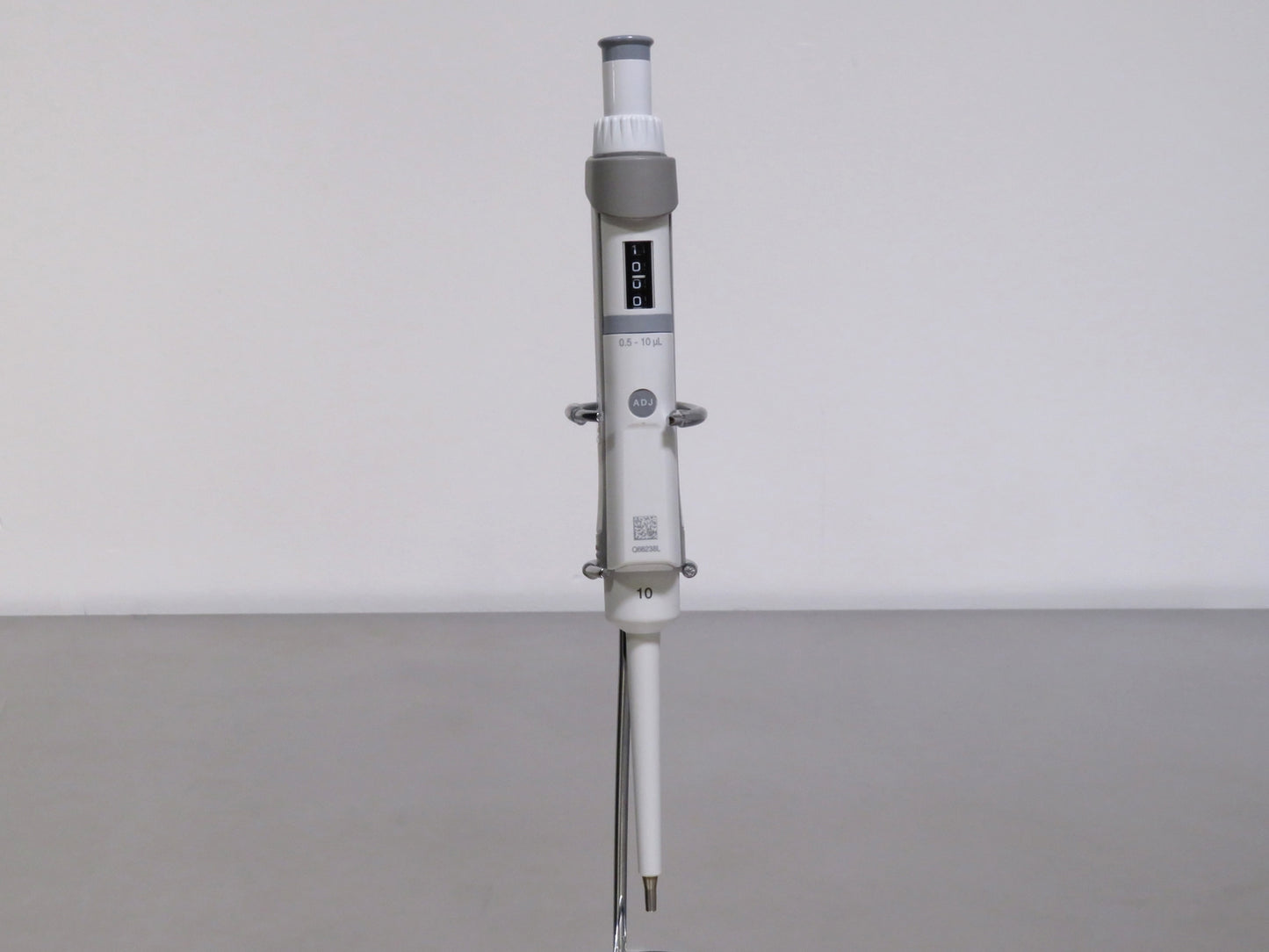 Eppendorf Research Plus Pipette, 0.5 to 10uL