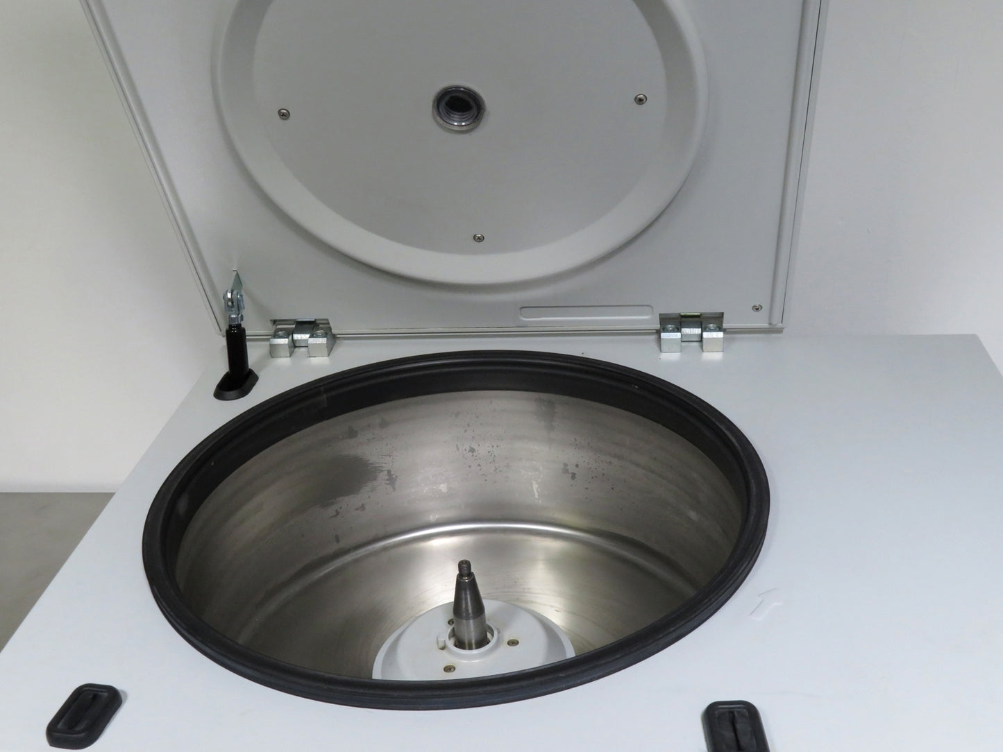 Eppendorf 5810R Refrigerated Centrifuge (20 AMP)