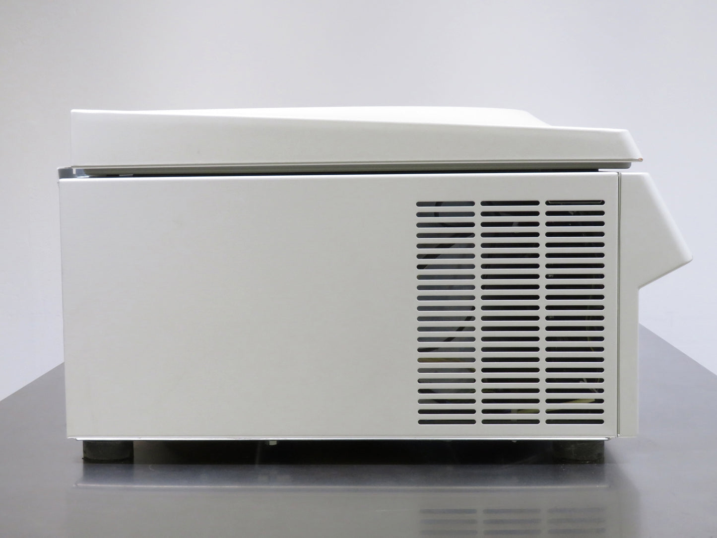 Eppendorf 5810R Refrigerated Centrifuge (20 AMP)