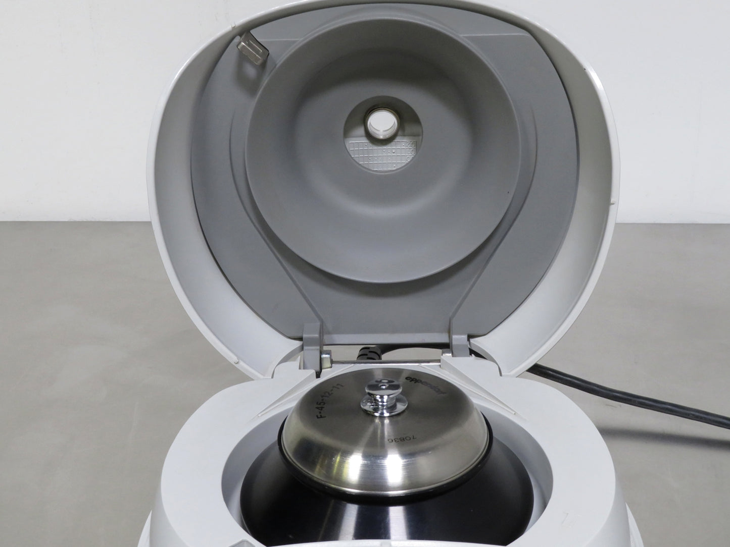 Eppendorf 5452 Minispin Centrifuge