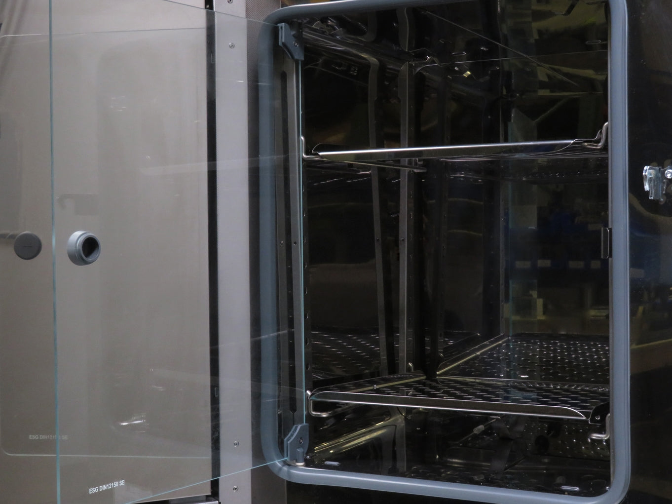 Fisher Scientific Isotemp Microbiological Gravity Convection Incubator, Cat. #: 151030513