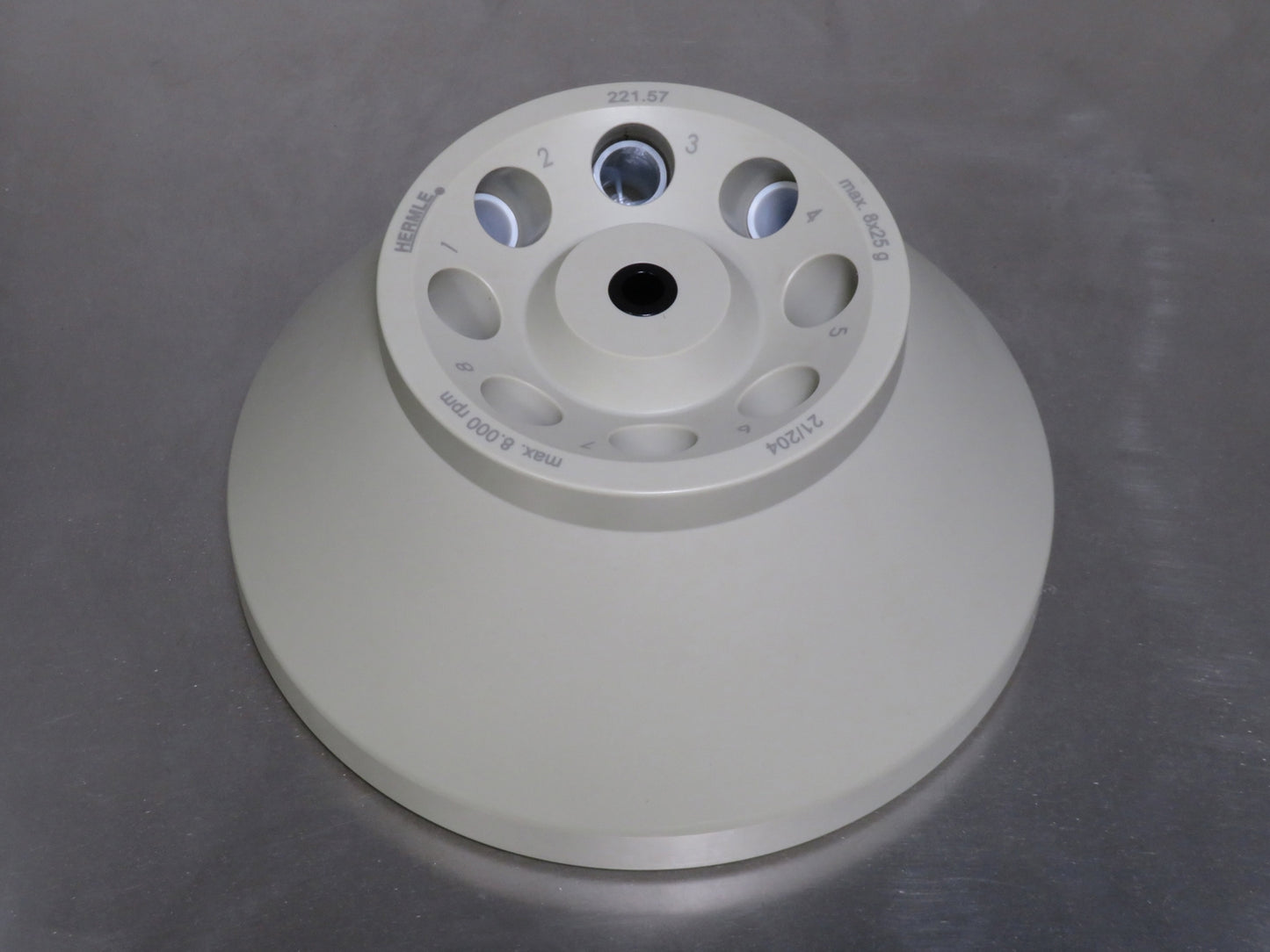 Hermle Z207-A Centrifuge w/ 221.57 8 x 15ml Fixed Angle Rotor