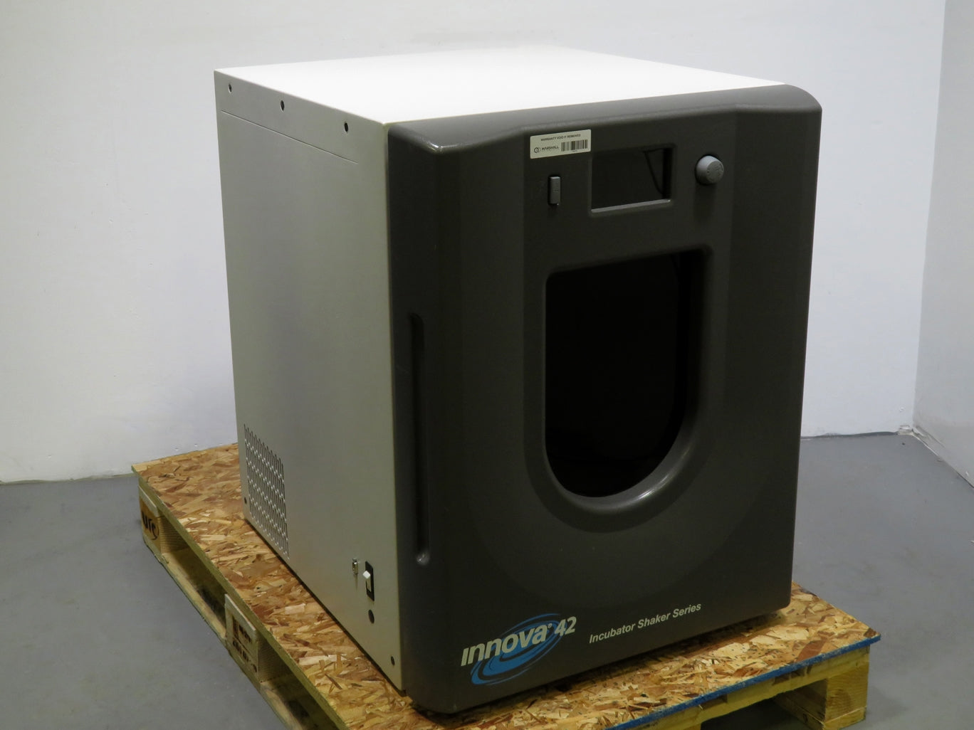 New Brunswick Innova 42 Incubator Shaker