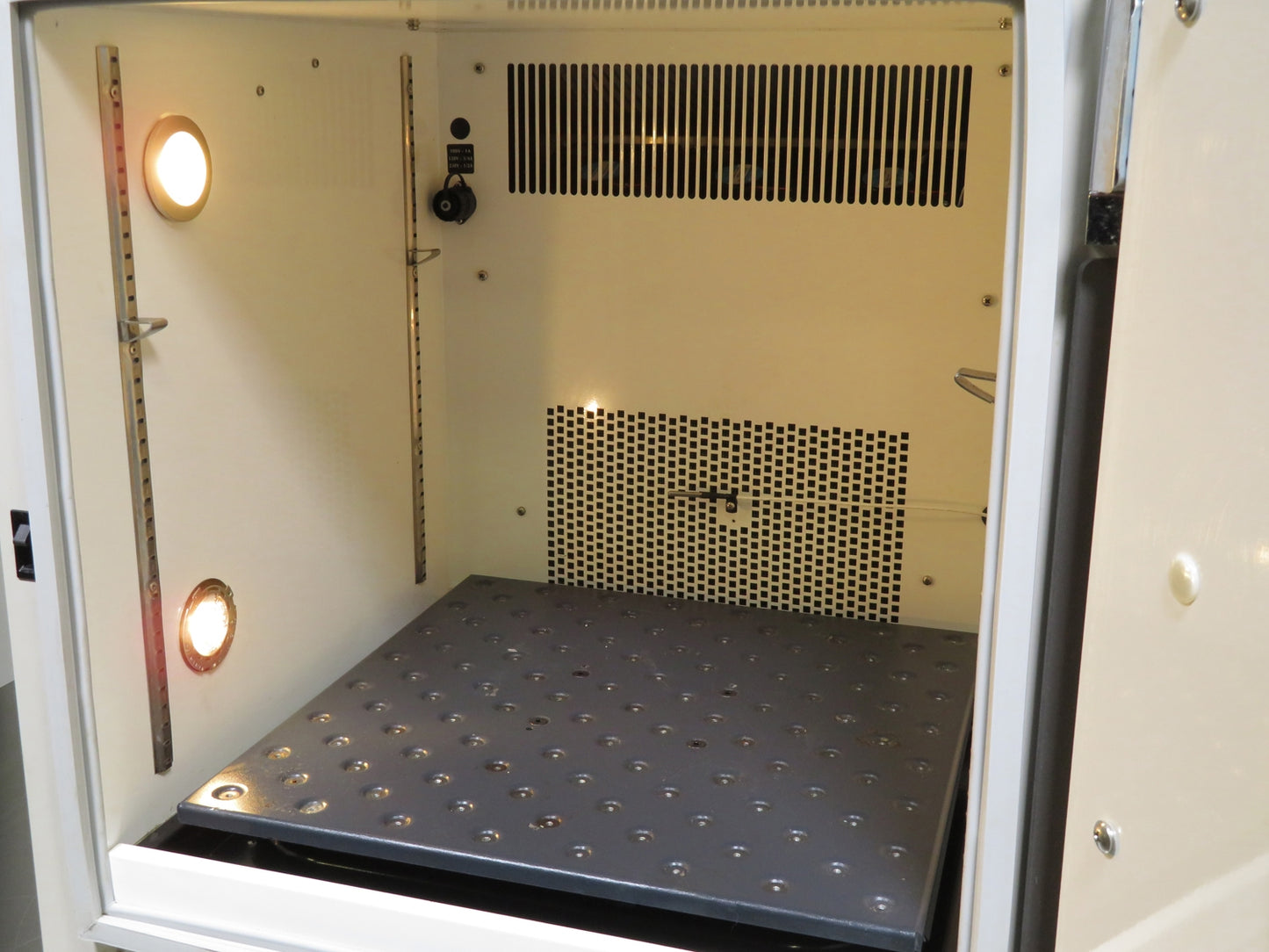 New Brunswick Innova 42R Refrigerated Incubator Shaker