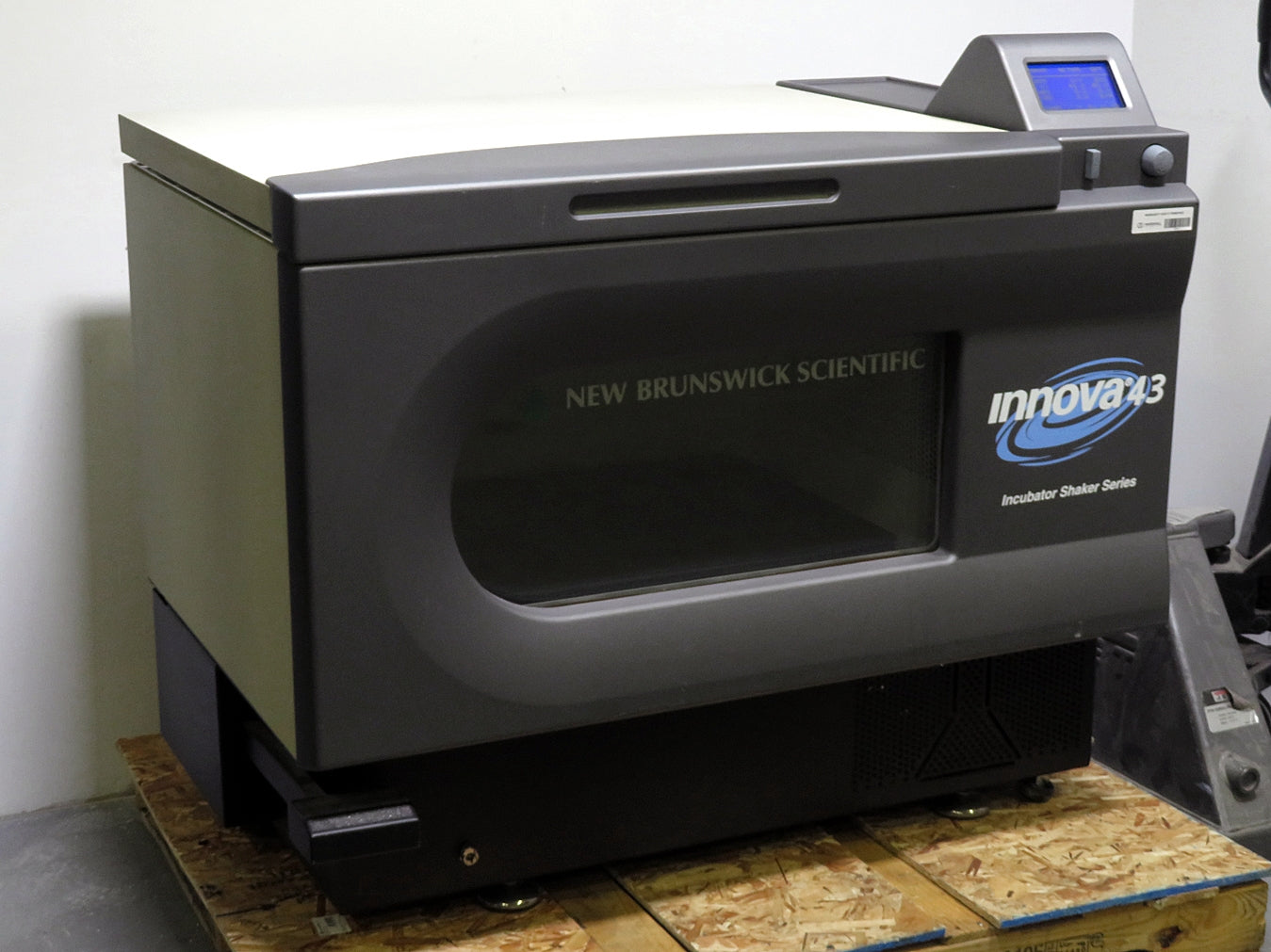 New Brunswick Innova 43 Incubator Shaker