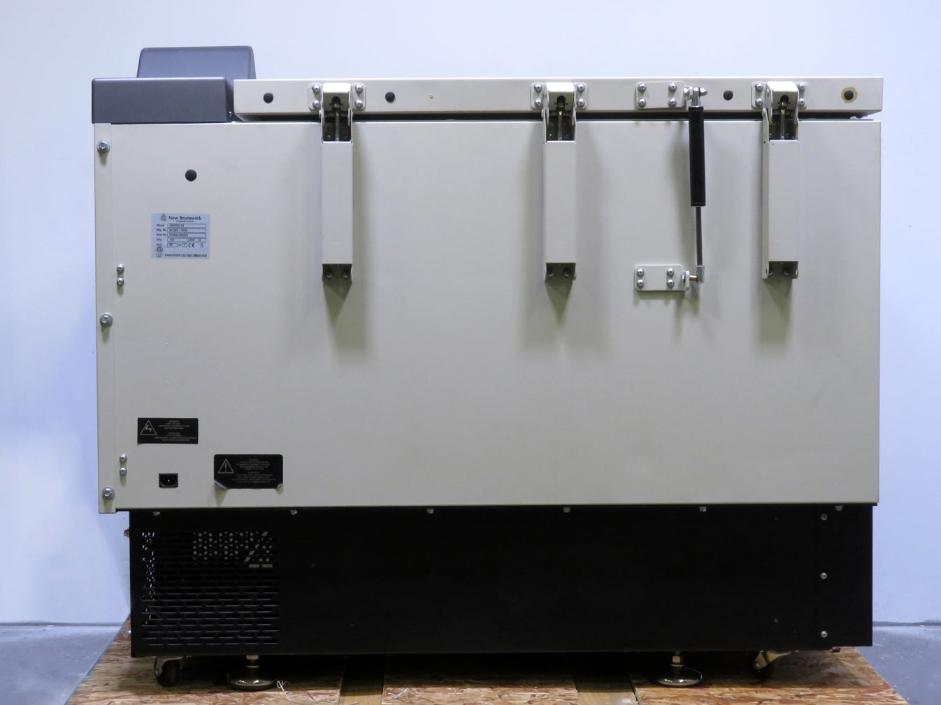 New Brunswick Innova 43 Incubator Shaker