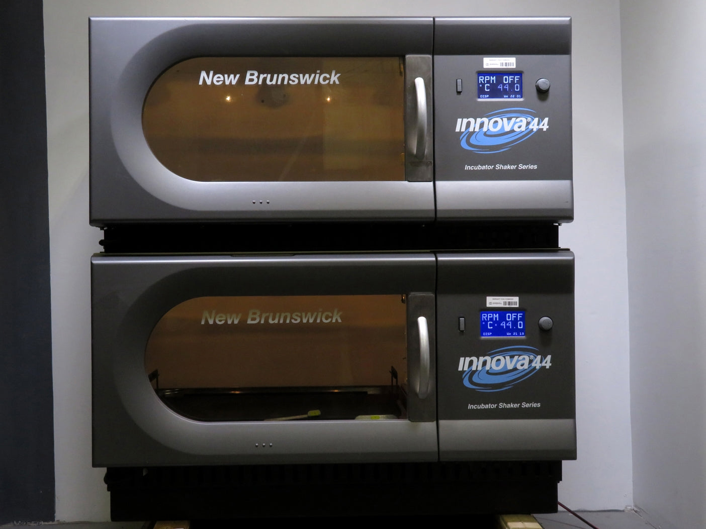 New Brunswick Innova 44 Incubator Shaker Dual Stack
