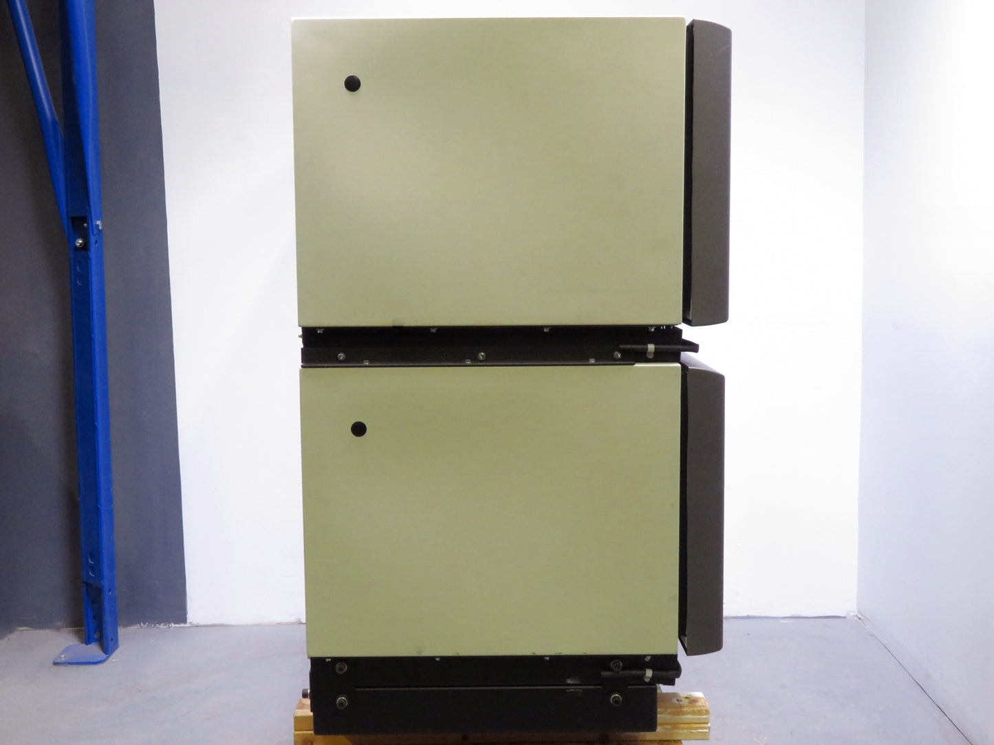 New Brunswick Innova 44 Incubator Shaker Dual Stack
