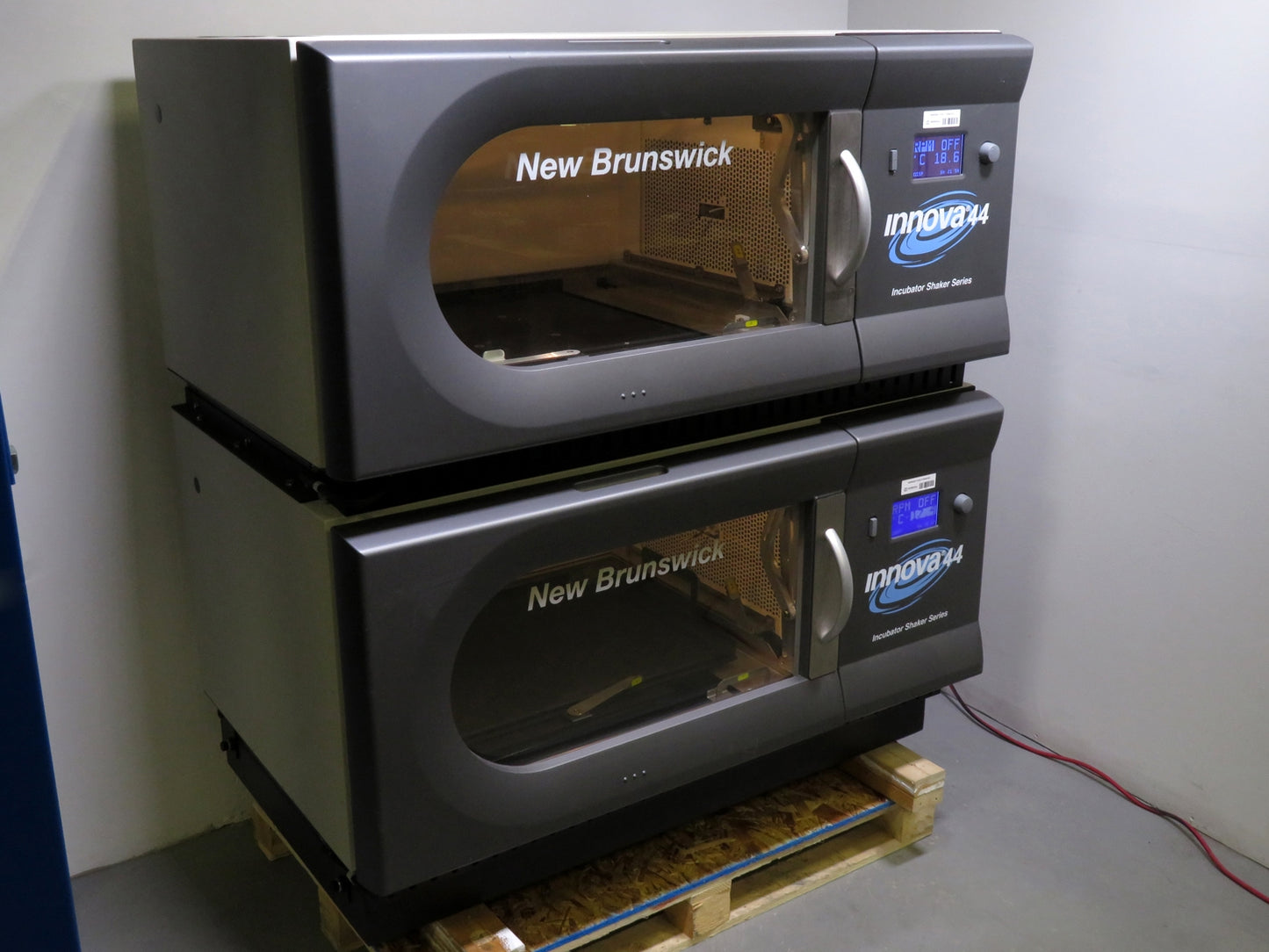 New Brunswick Innova 44R Refrigerated Incubator Shaker Dual Stack