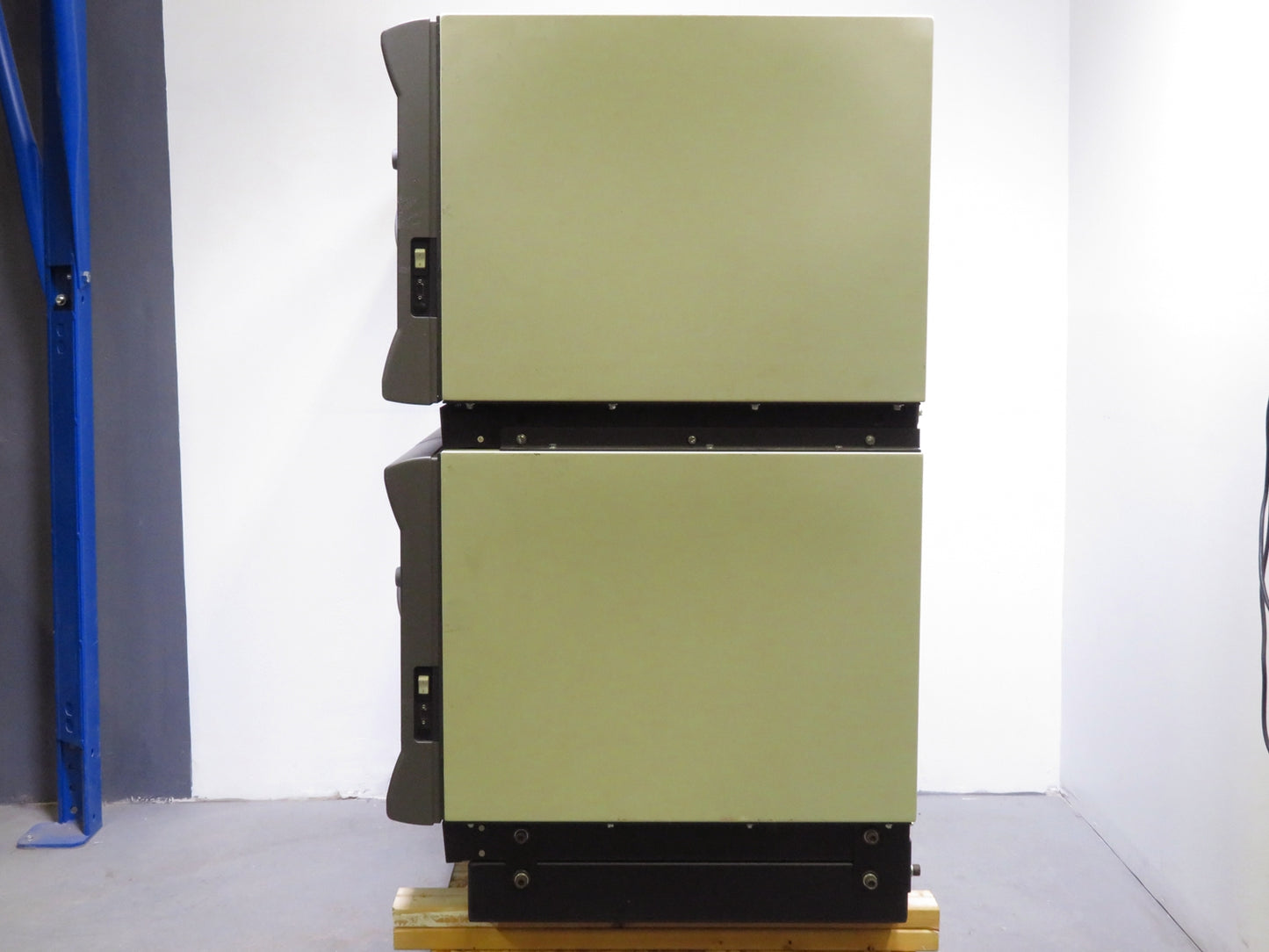 New Brunswick Innova 44R Refrigerated Incubator Shaker Dual Stack