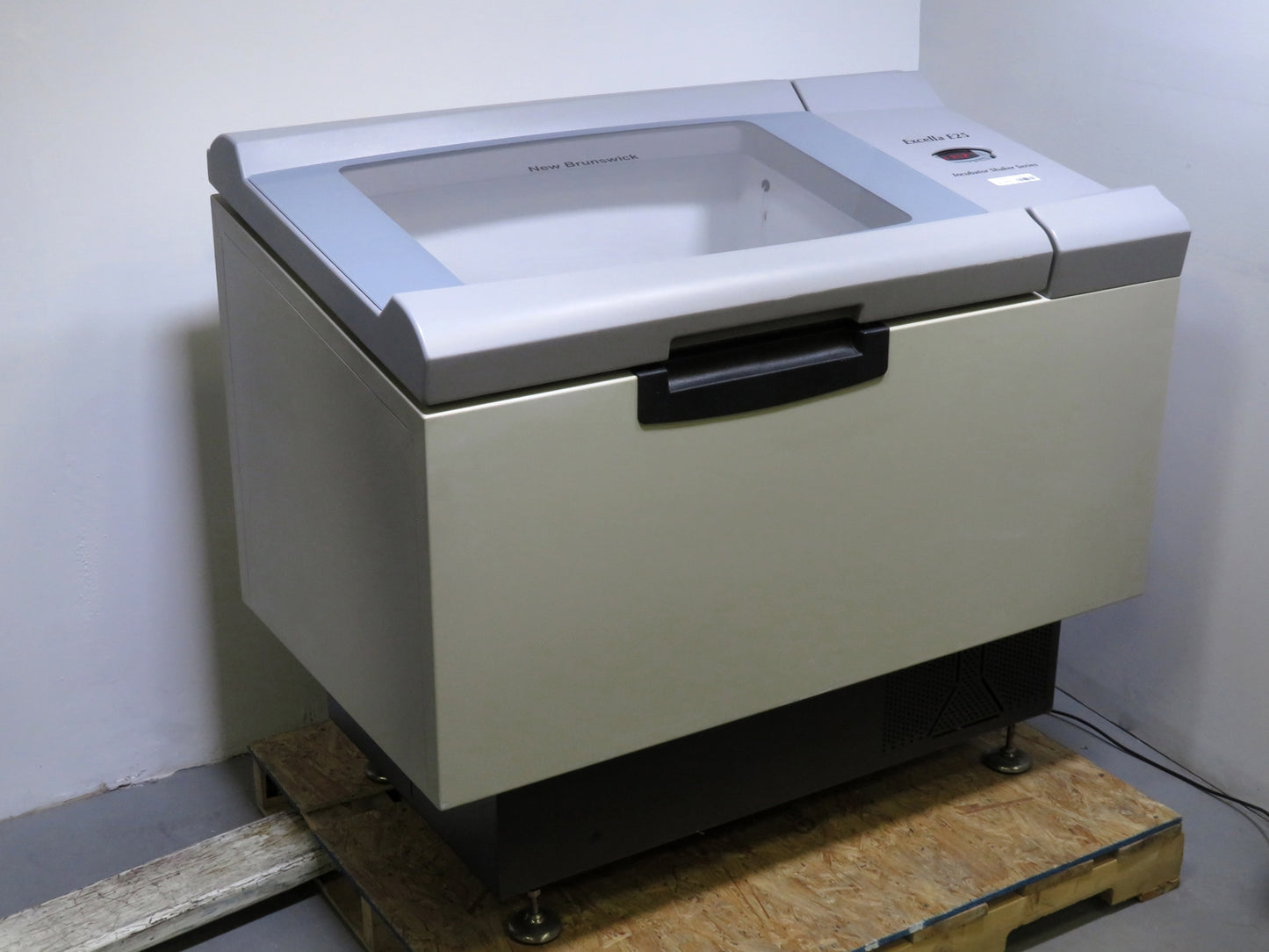 New Brunswick Excella E25 Incubator Shaker