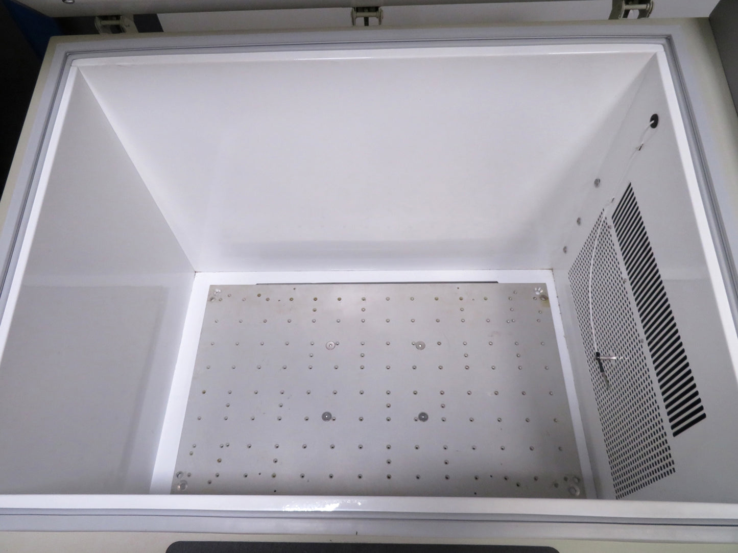 New Brunswick Excella E25 Incubator Shaker