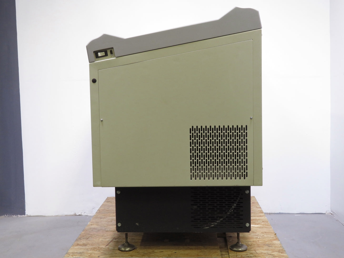 New Brunswick Excella E25 Incubator Shaker