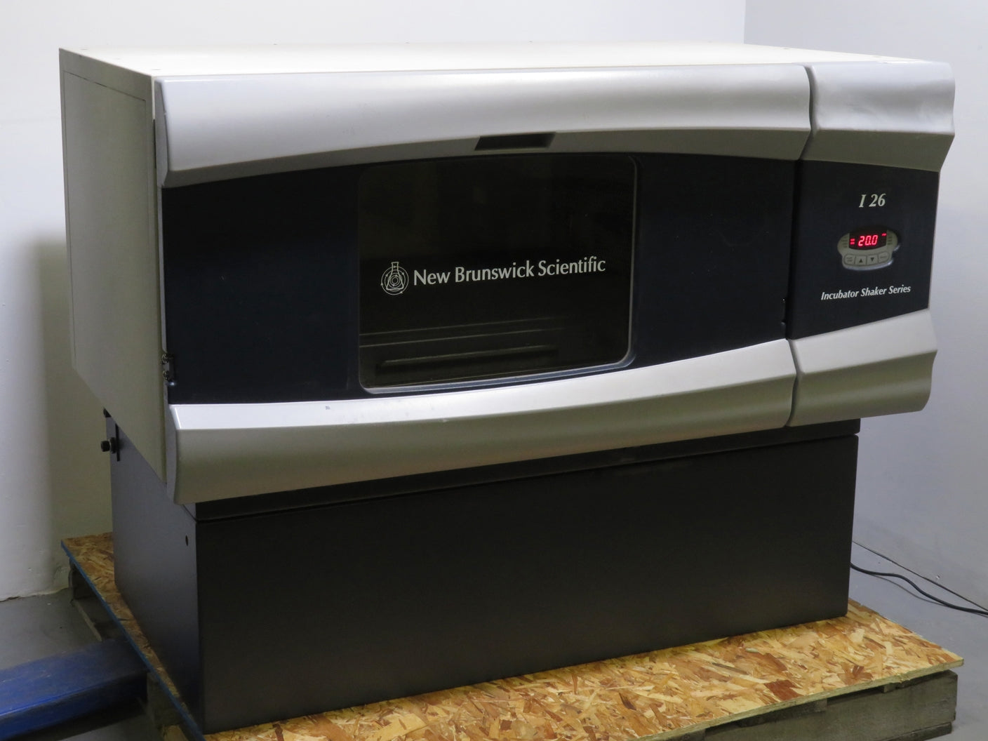 New Brunswick I26R Refrigerated Incubator Shaker