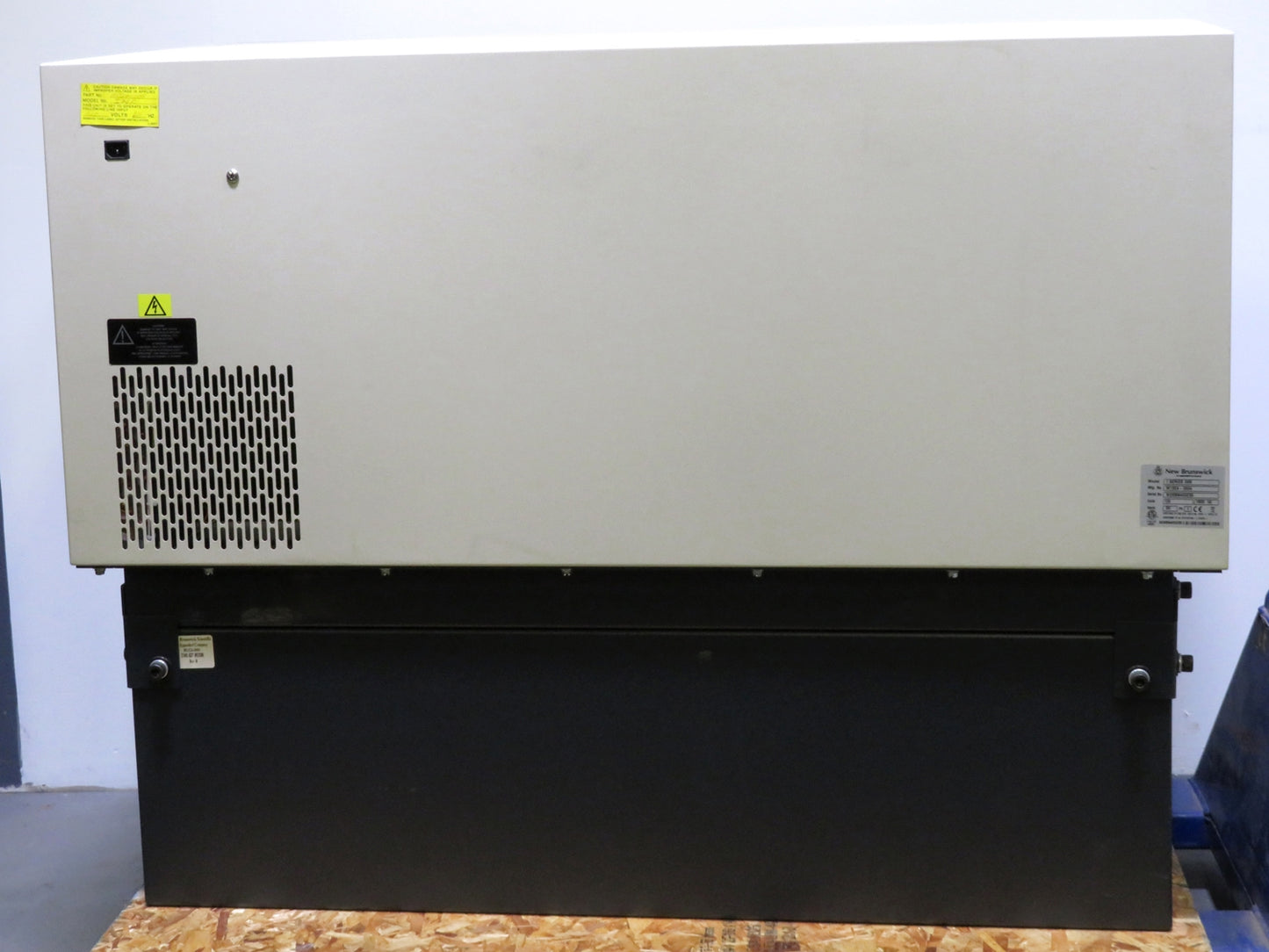 New Brunswick I26R Refrigerated Incubator Shaker