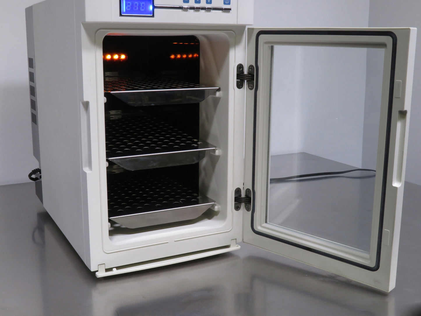 Thermo Scientific Heratherm IMC 18 Compact Microbiological Incubator