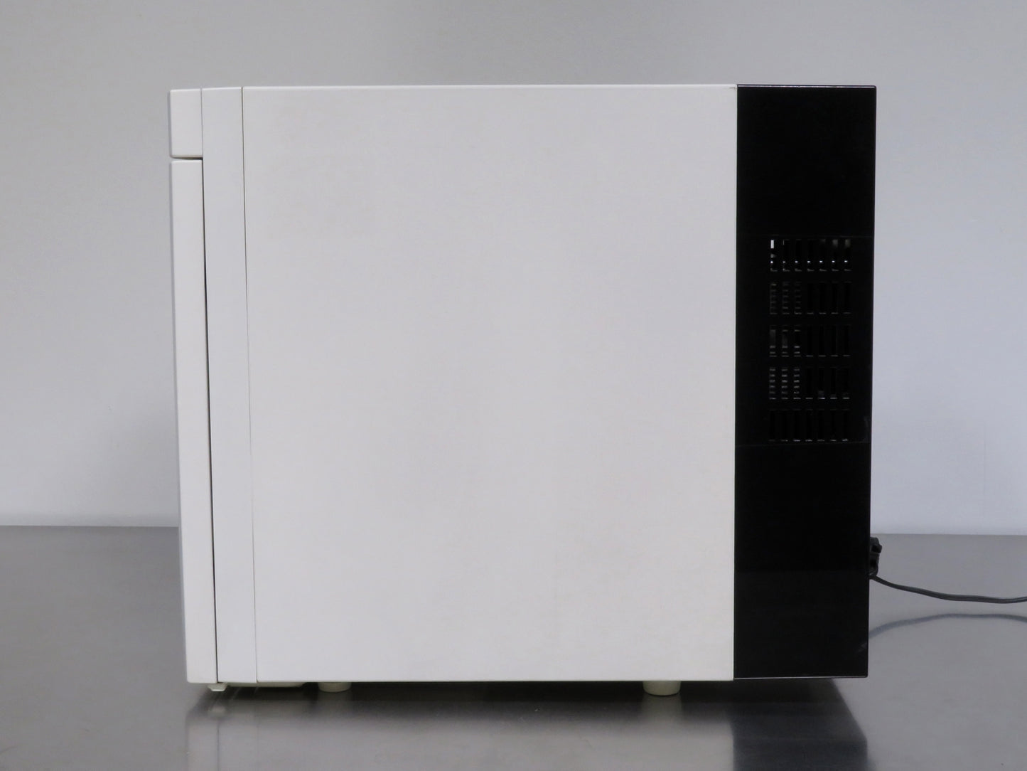 Thermo Scientific Heratherm IMC 18 Compact Microbiological Incubator