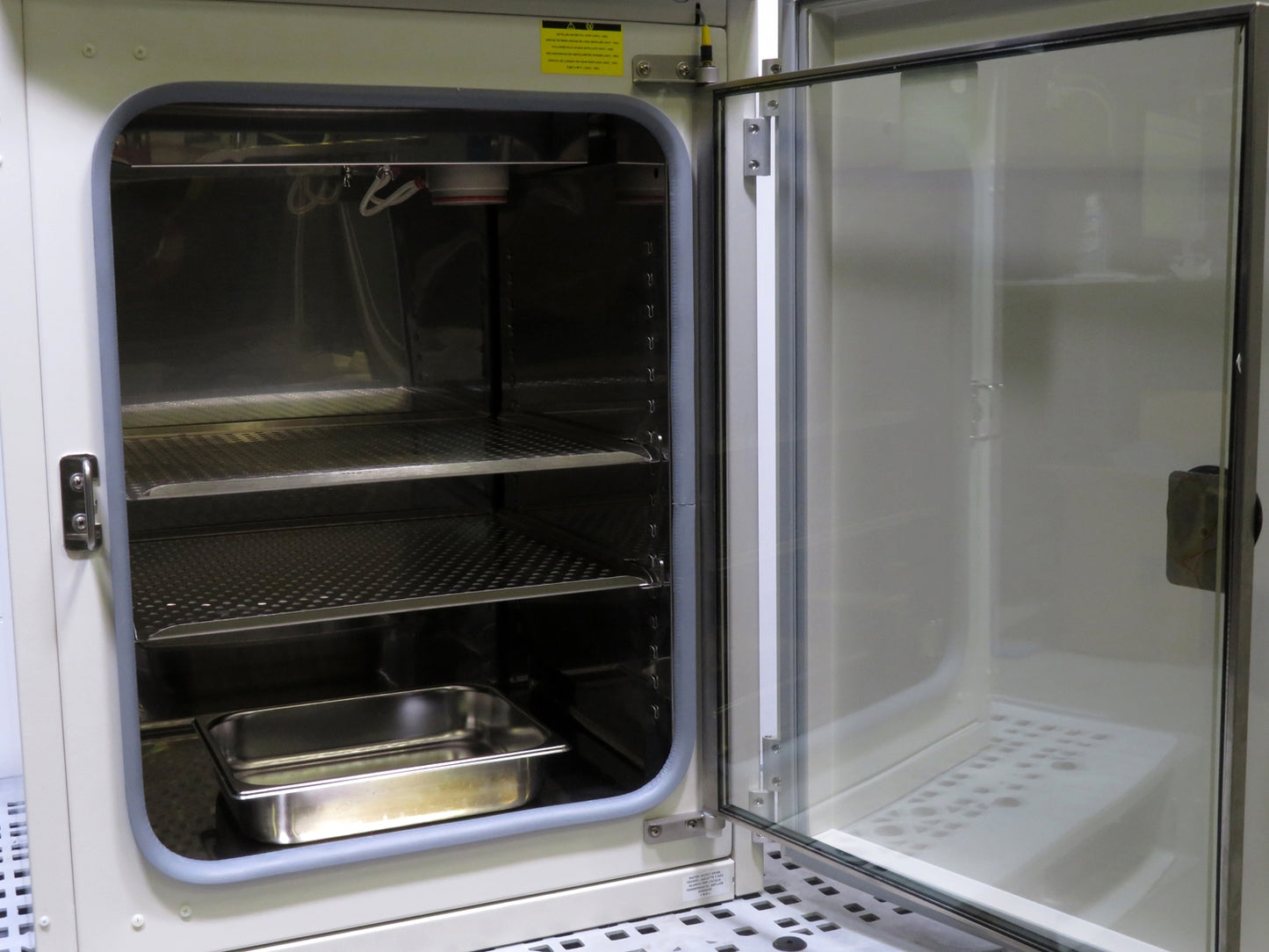 VWR CO2 Water Jacketed Incubator, Cat. #: 10810-744