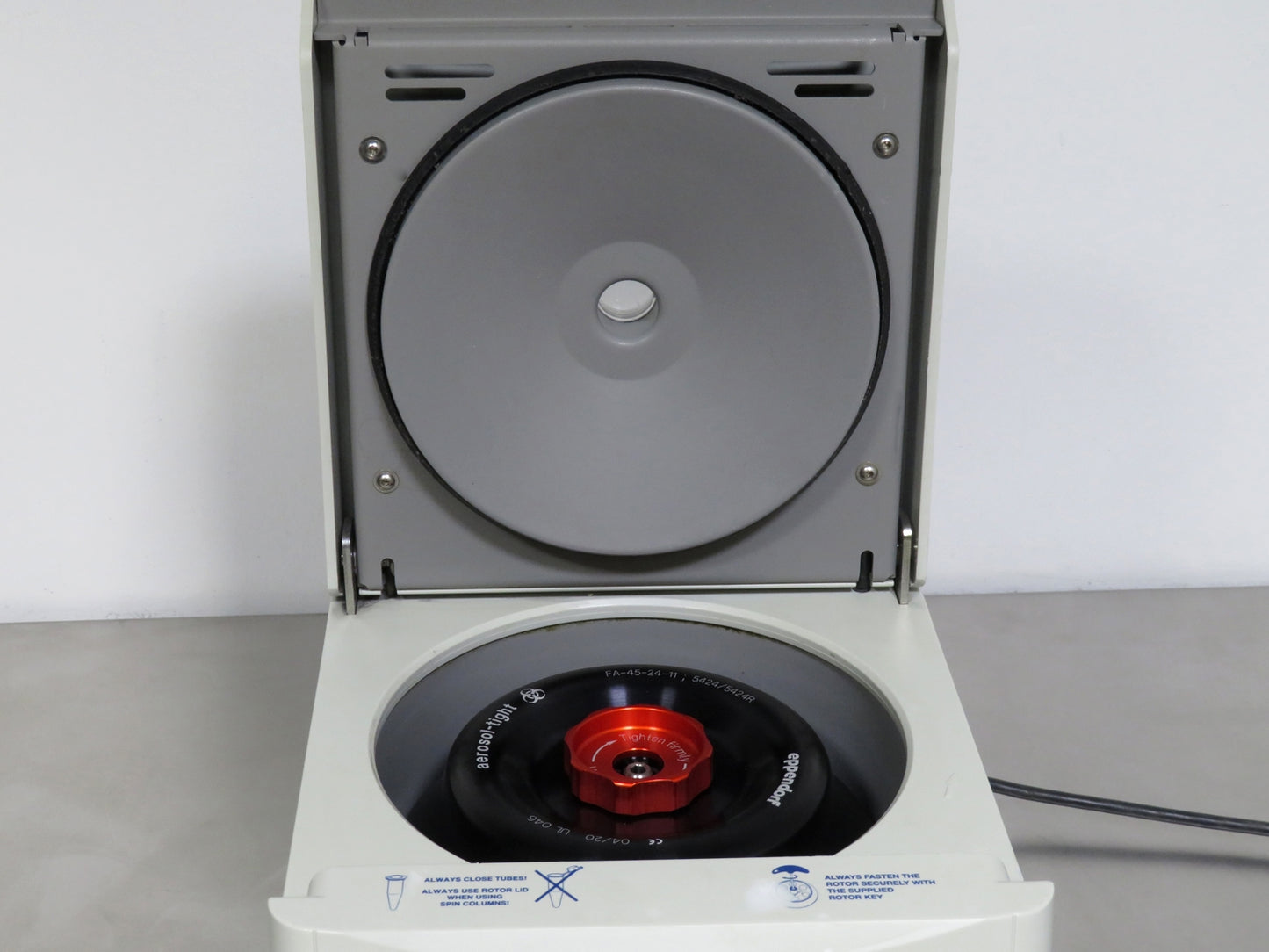 Eppendorf 5424 Centrifuge