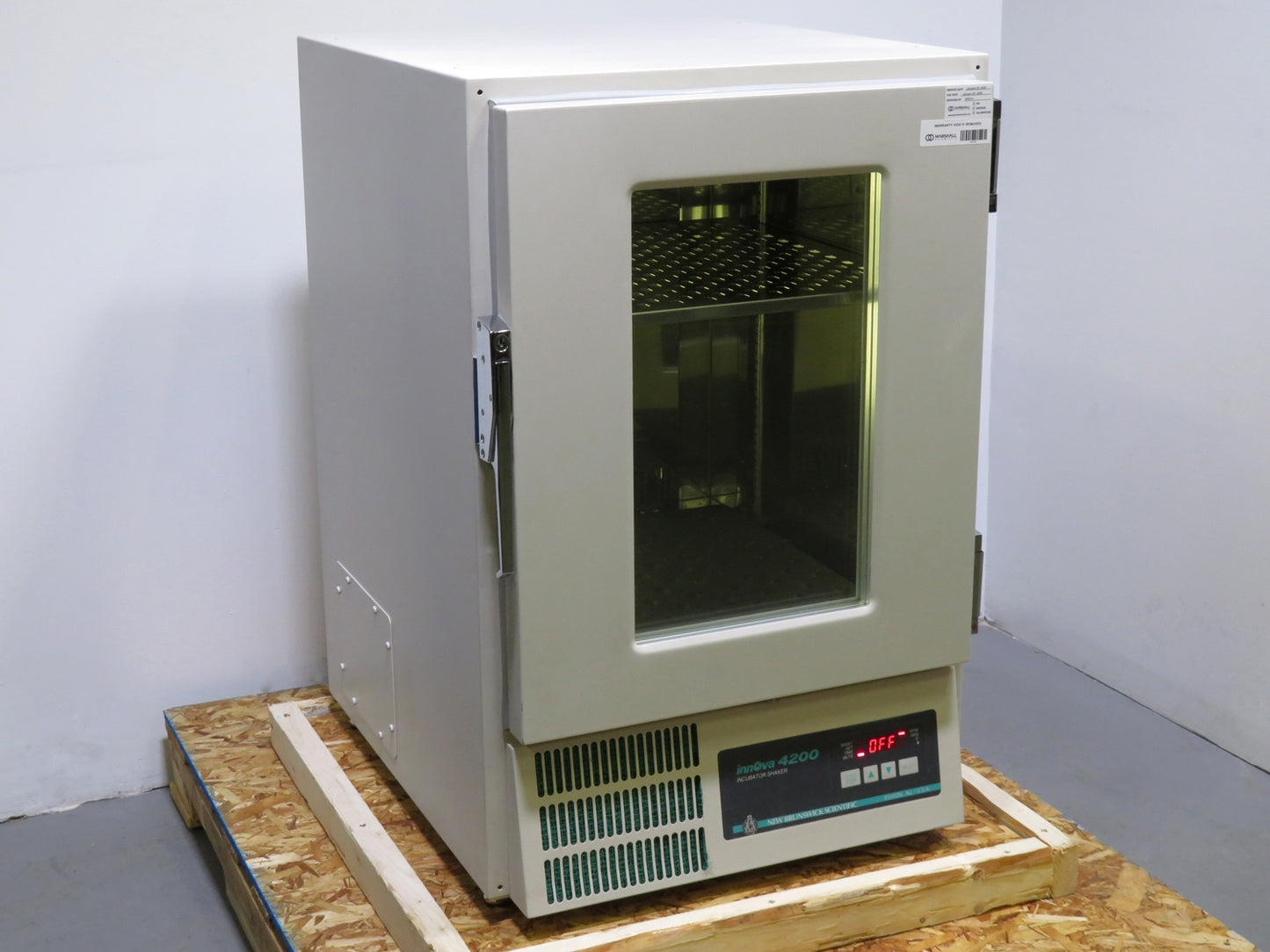 New Brunswick Innova 4200 Incubator Shaker