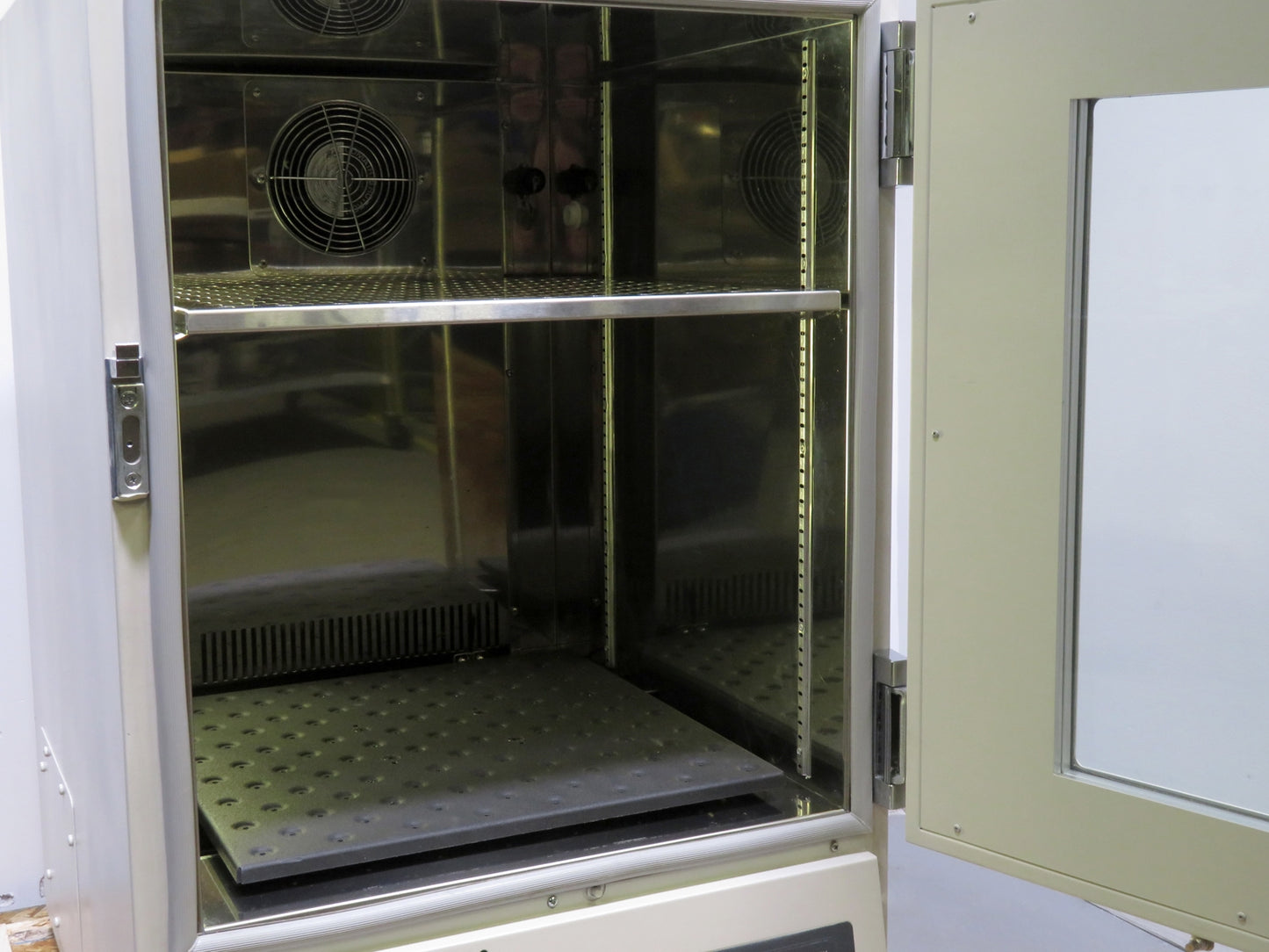 New Brunswick Innova 4200 Incubator Shaker