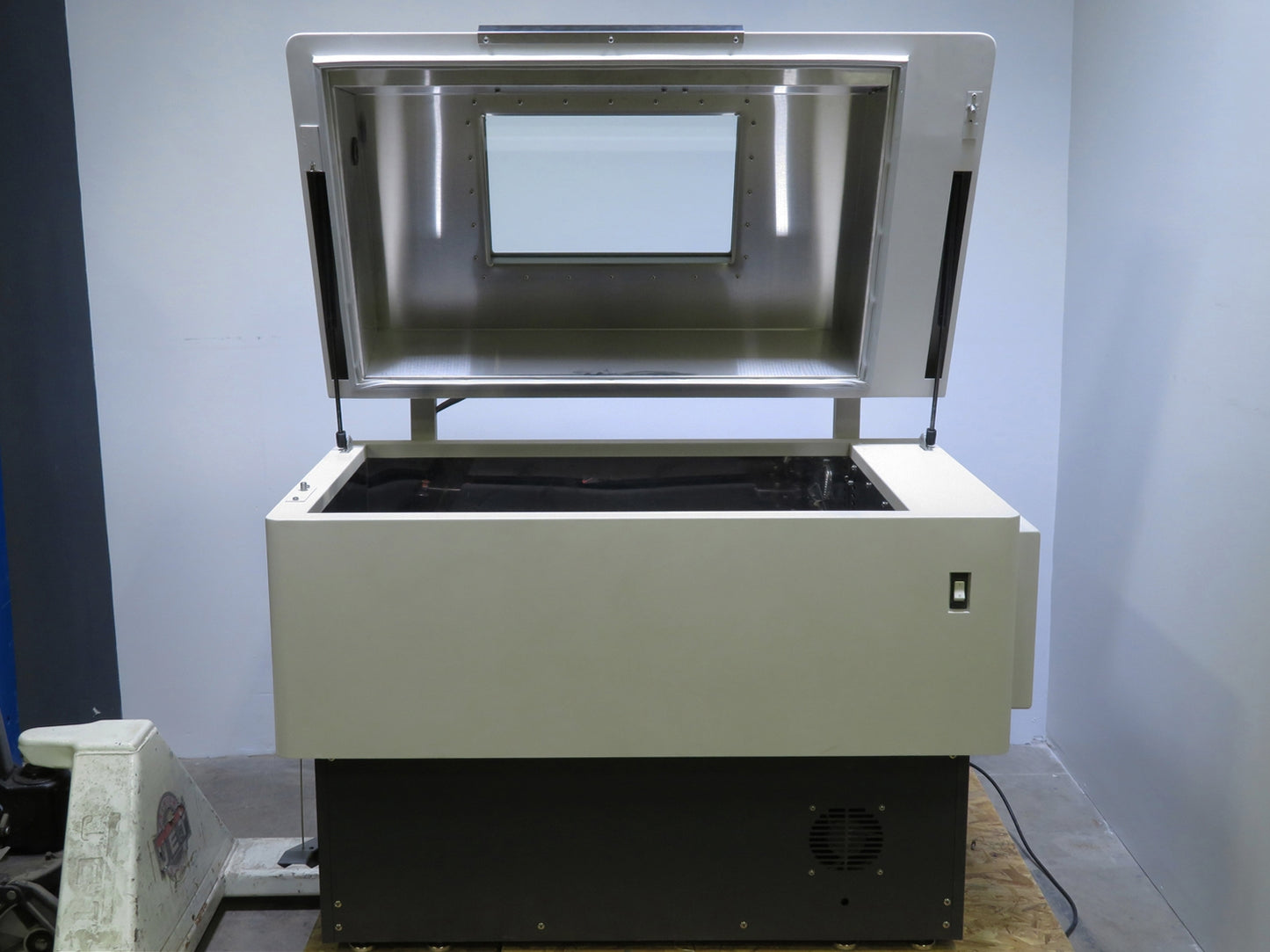New Brunswick Innova 4330 Refrigerated Incubator Shaker